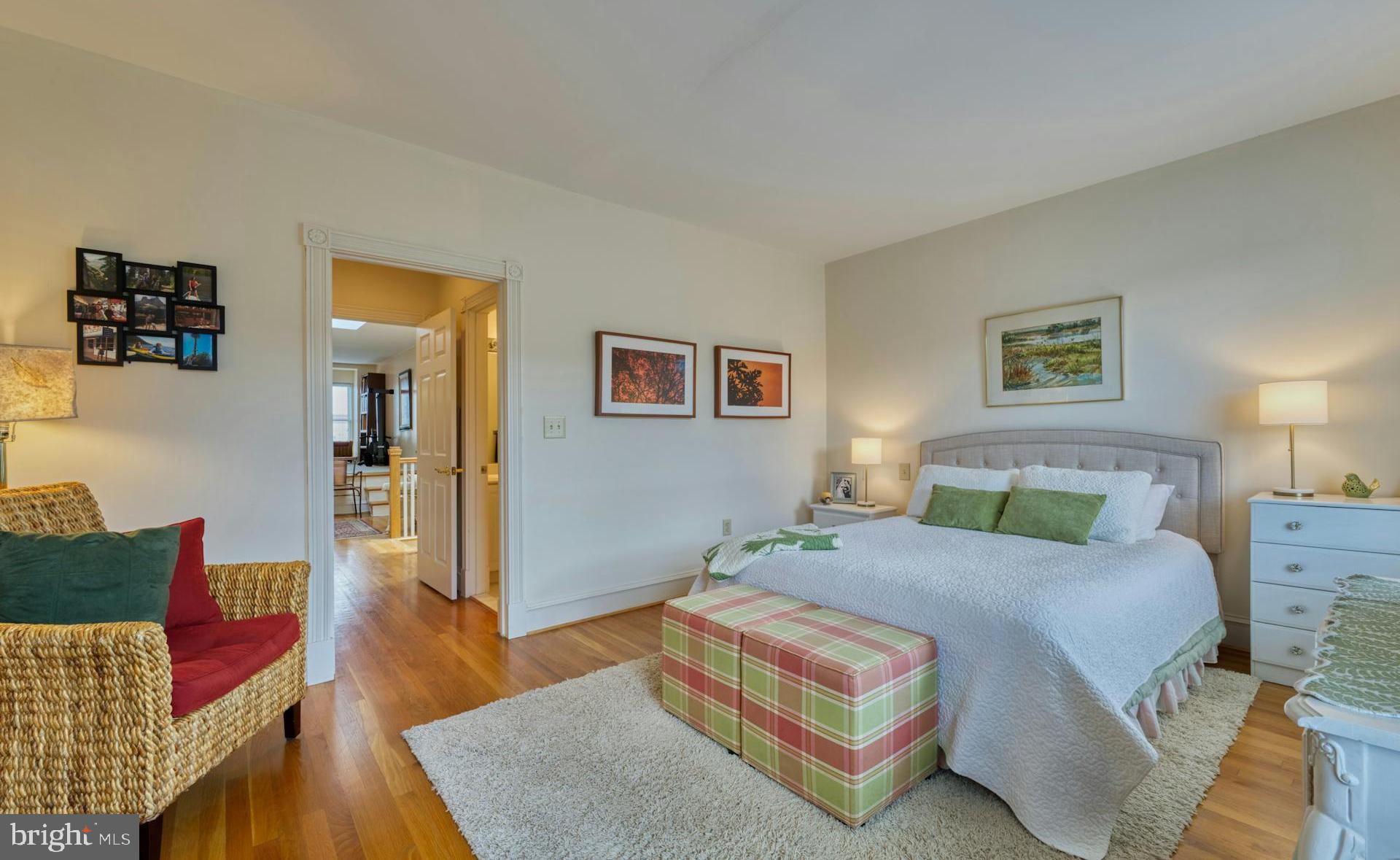 QUEENS ROW - Residential