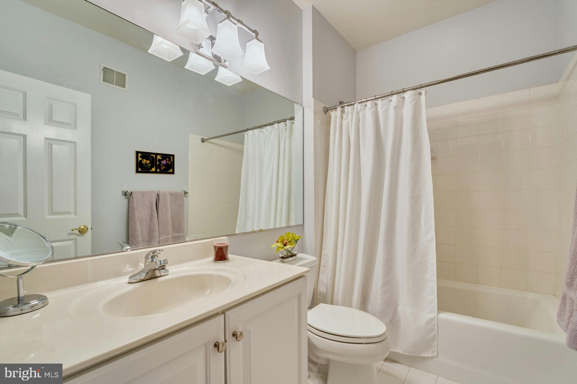 QUEENS ROW - Residential