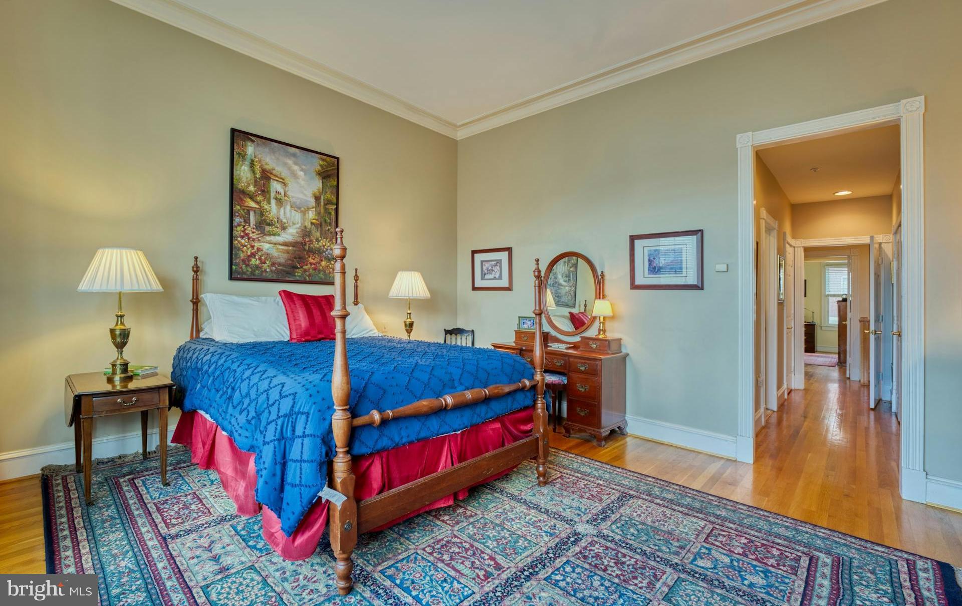 QUEENS ROW - Residential