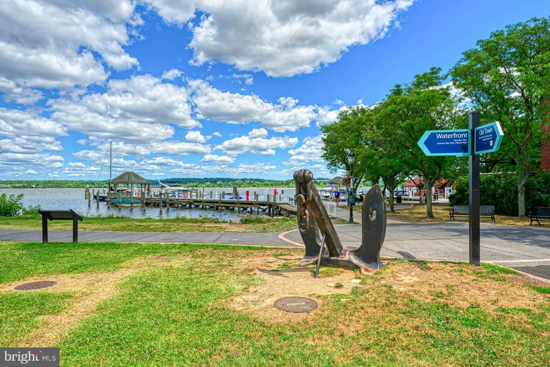 QUEENS ROW - Residential