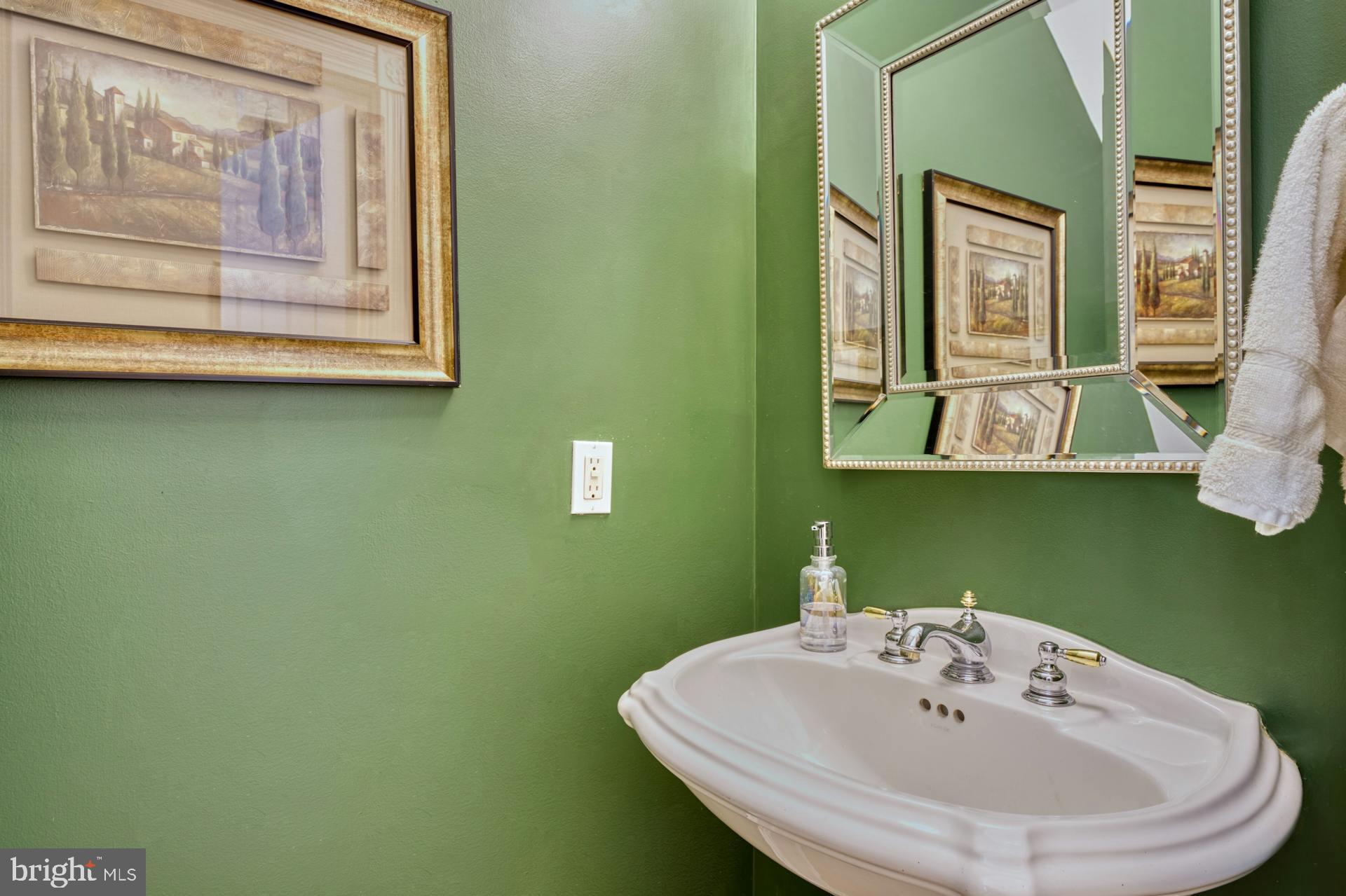 QUEENS ROW - Residential