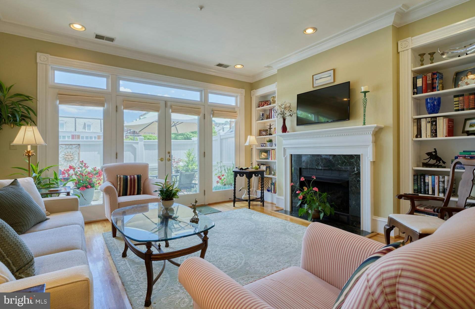 QUEENS ROW - Residential