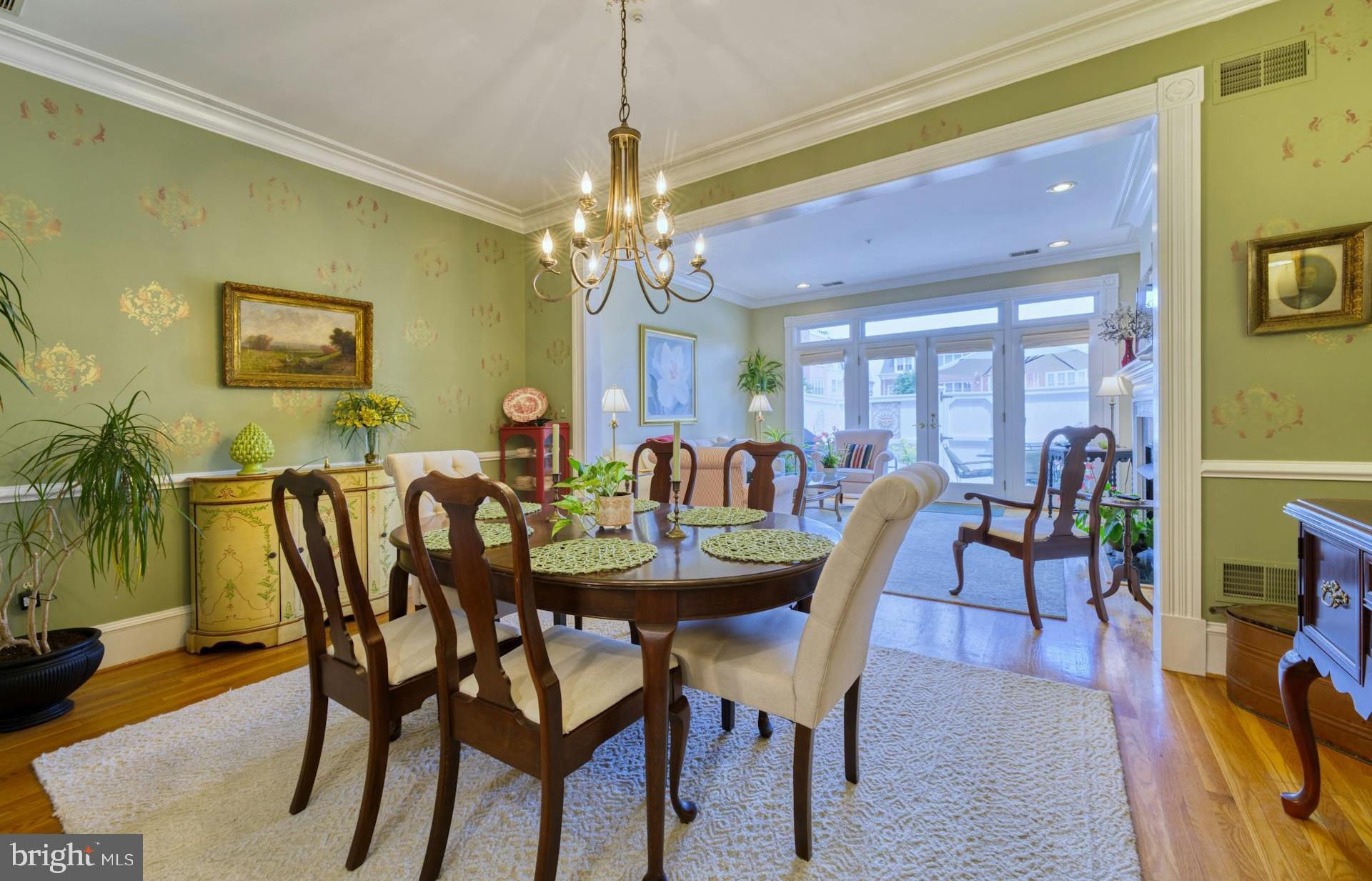 QUEENS ROW - Residential