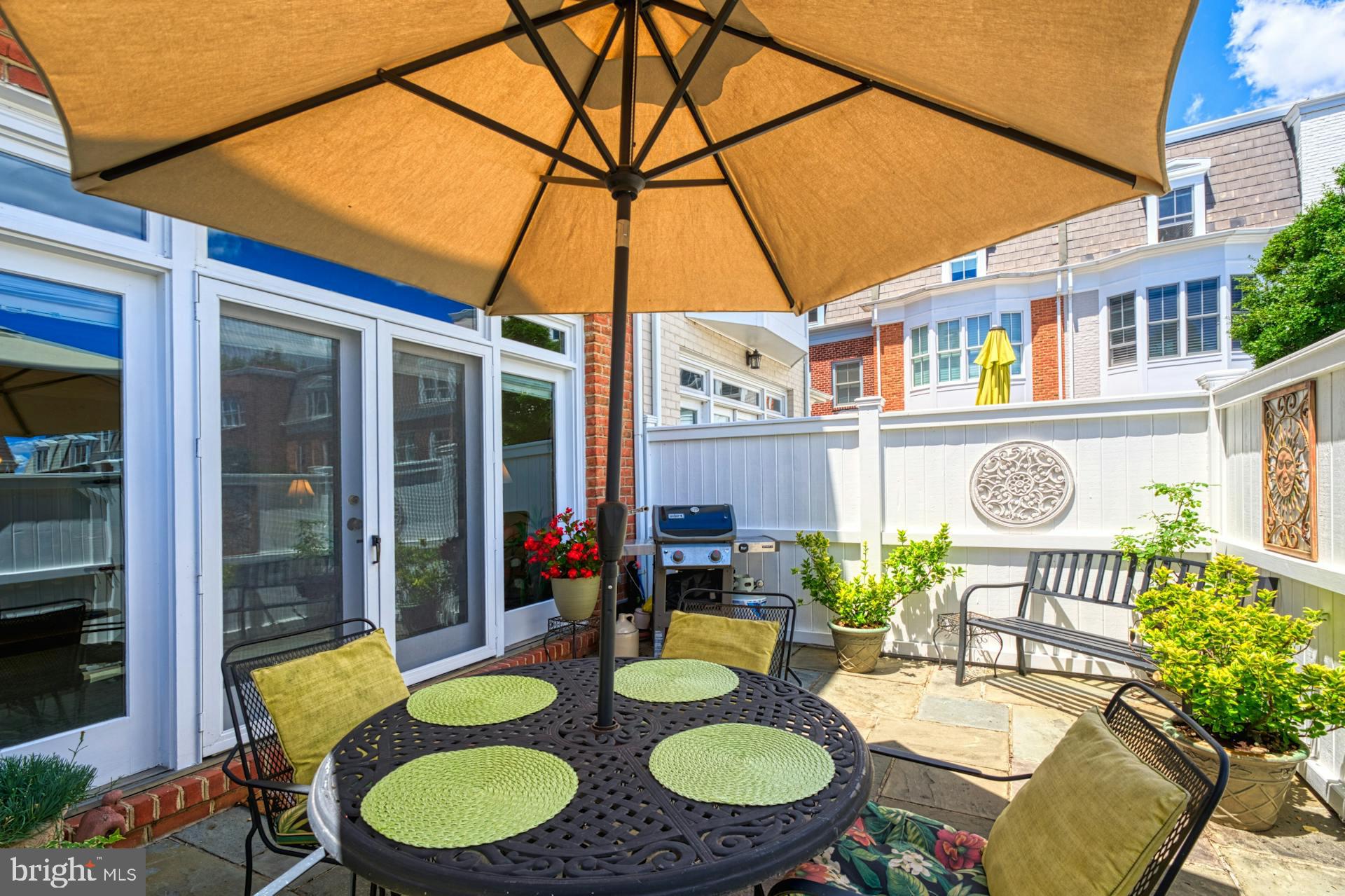 QUEENS ROW - Residential