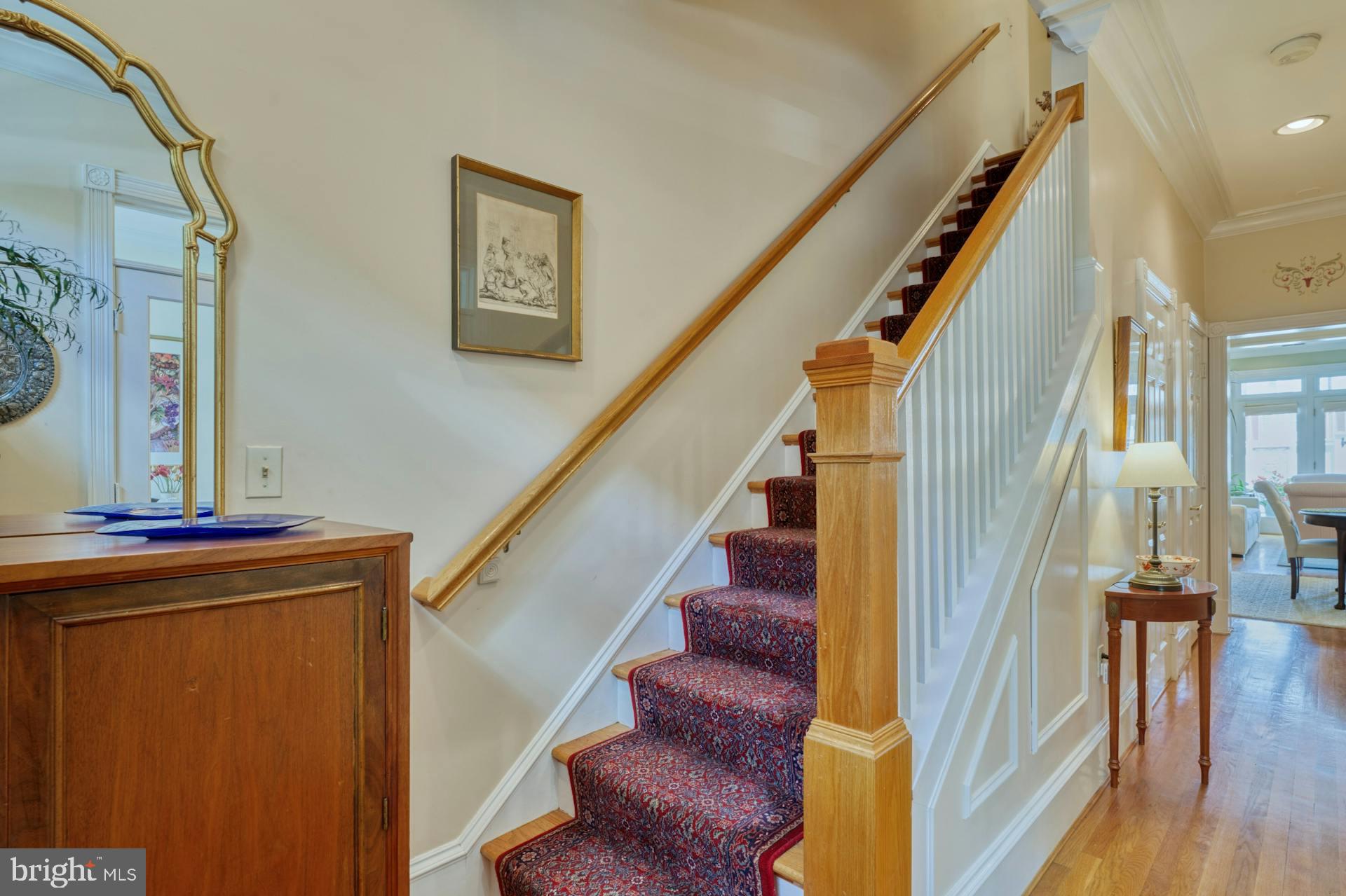 QUEENS ROW - Residential