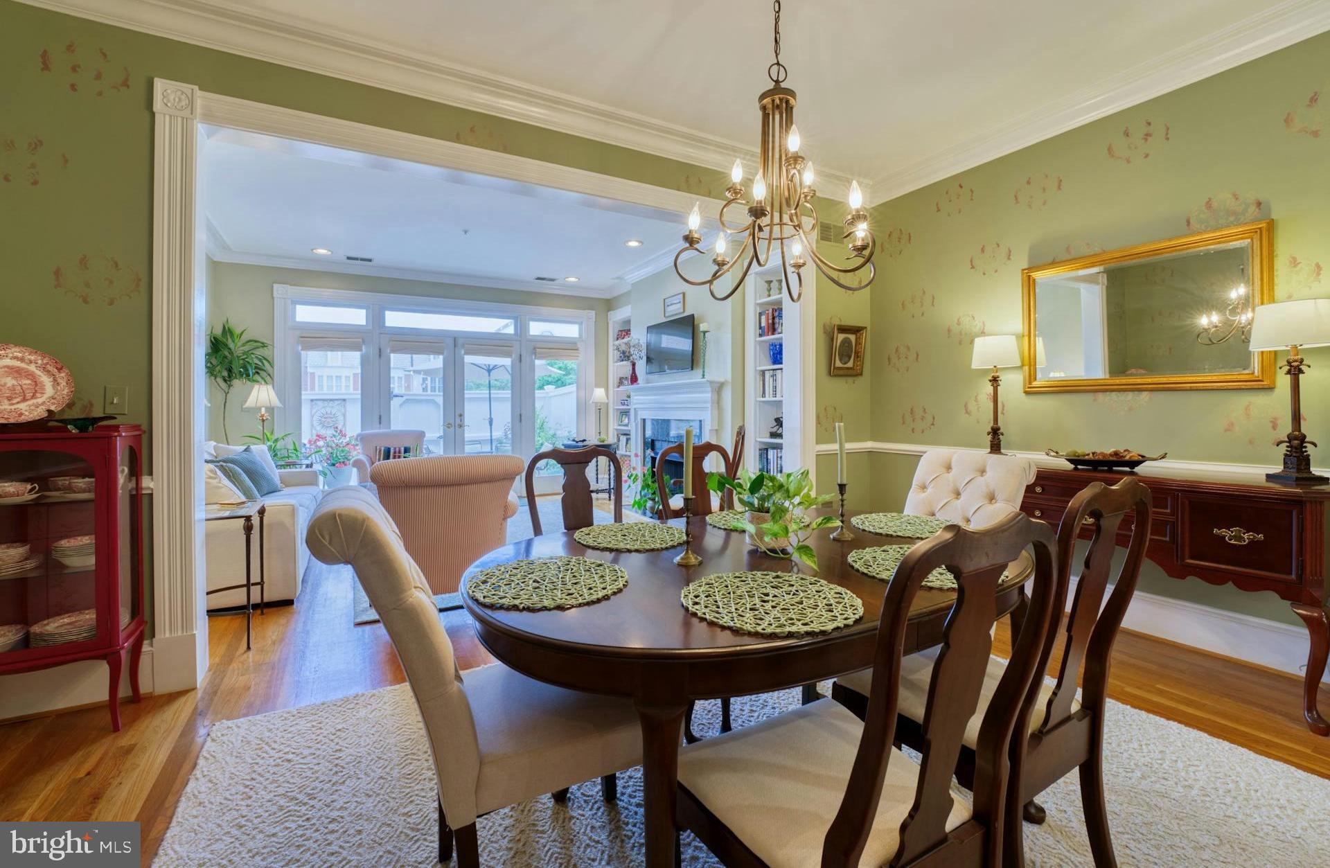 QUEENS ROW - Residential