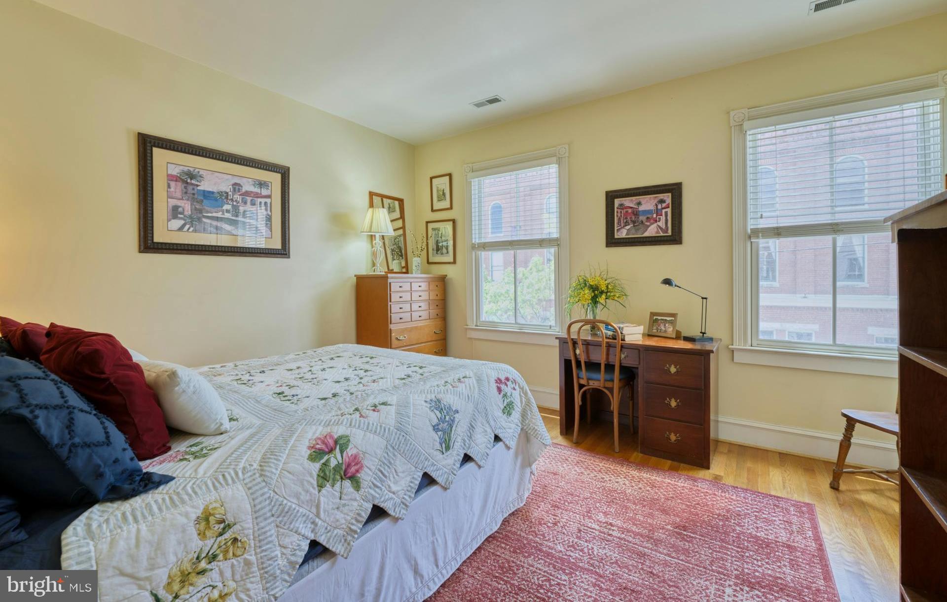 QUEENS ROW - Residential