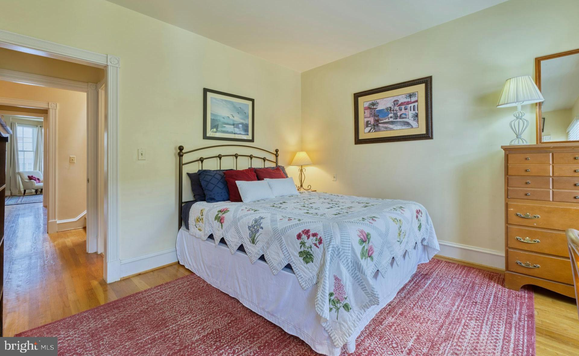 QUEENS ROW - Residential