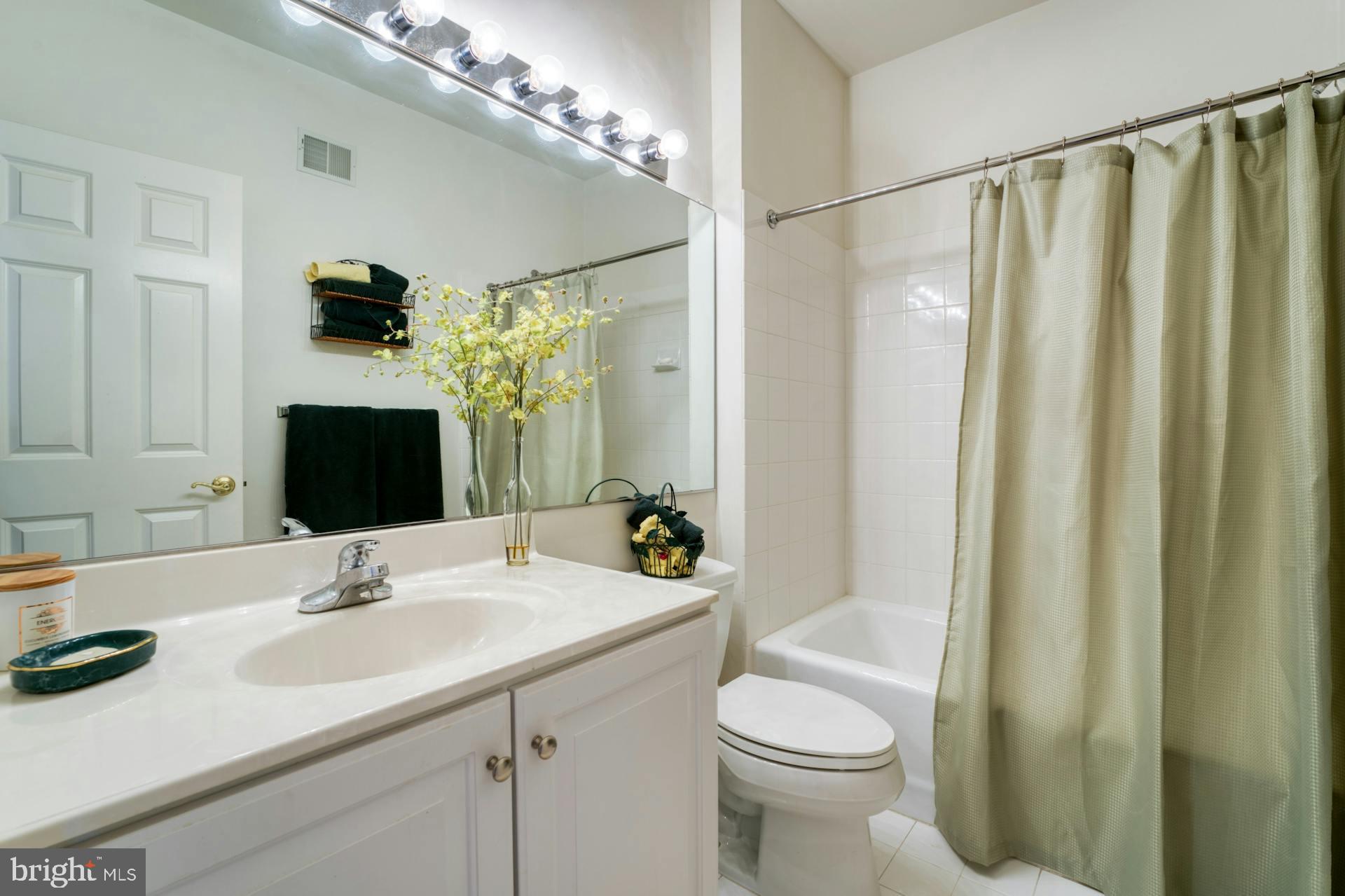 QUEENS ROW - Residential