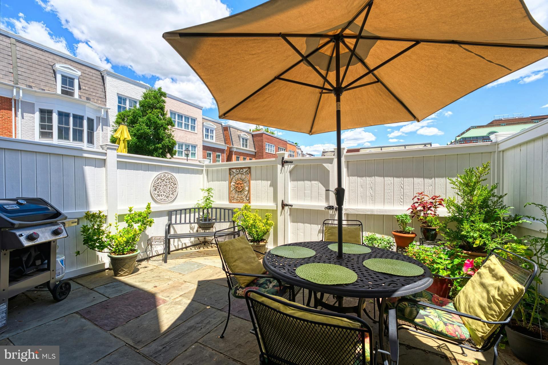 QUEENS ROW - Residential