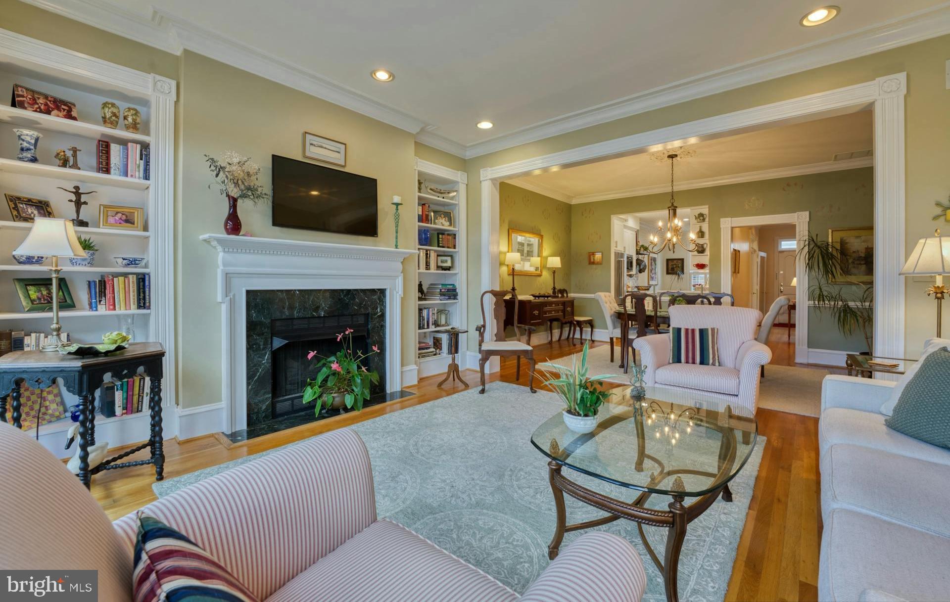 QUEENS ROW - Residential