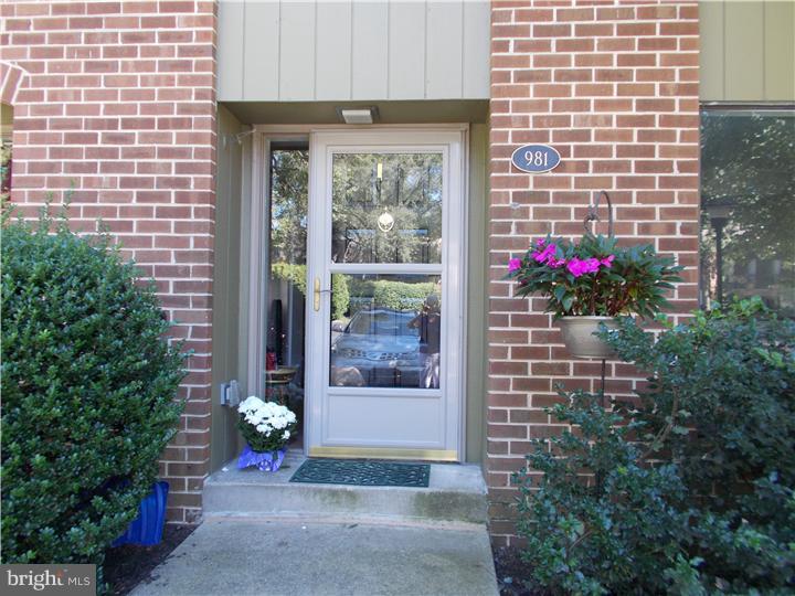 Large,bright 3 bedroom, two and a half bath townhouse in Putnam Village.Newer oak cabinetry in kitchen w/breakfast room;Living Room w/Dining area and Sliding doors to Patio; pergo floors on first floor; full basement; pool facilities; Award winning schools; Convenient to major highways(10 minutes to airport); excellent condition; Innediate occupancy.New refrigerator; freshly painted.