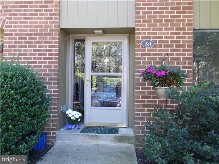 Large,bright 3 bedroom, two and a half bath townhouse in Putnam Village.Newer oak cabinetry in kitchen w/breakfast room;Living Room w/Dining area and Sliding doors to Patio; pergo floors on first floor; full basement; pool facilities; Award winning schools; Convenient to major highways(10 minutes to airport); excellent condition;  Innediate occupancy.New refrigerator; freshly painted.