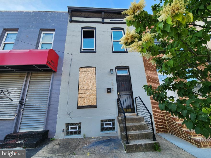 ONLINE AUCTION: Bidding begins 06/10/2025 @ 10:00 AM. Bidding ends 06/12/2025 @ 11:20 AM. List Price is Suggested Opening Bid. 2 Story Shell Townhouse located in the Carroll-Camden Industrial Area of Baltimore City. Property is in close in proximity to Horseshoe Casino, M&T Bank Stadium, Carroll Park, Carroll Park Golf Course, & Top Golf Baltimore. Property is Vacant. Easy Access to Major Traffic Artery I-95 & 295. See below for more information. 

Property is zoned as IMU-1 (Industrial Mix-Use)  
Deposit: $5,000.