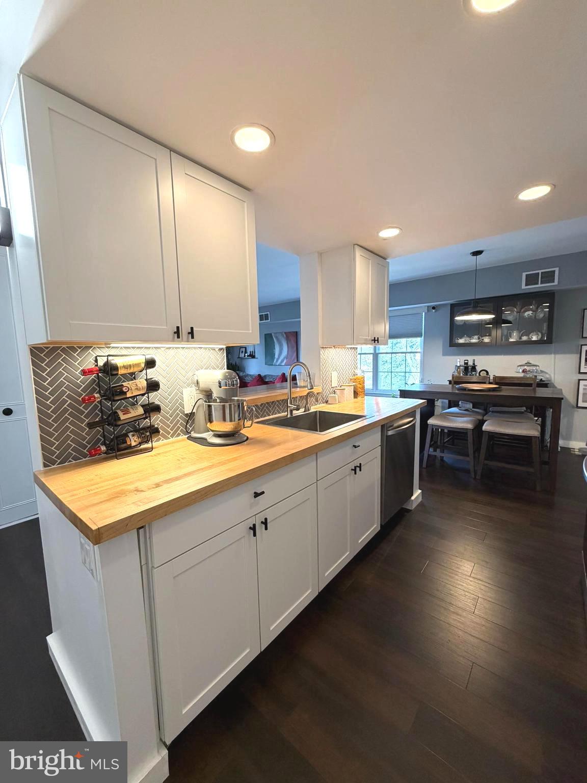 GLENHARDIE CONDOS - Residential