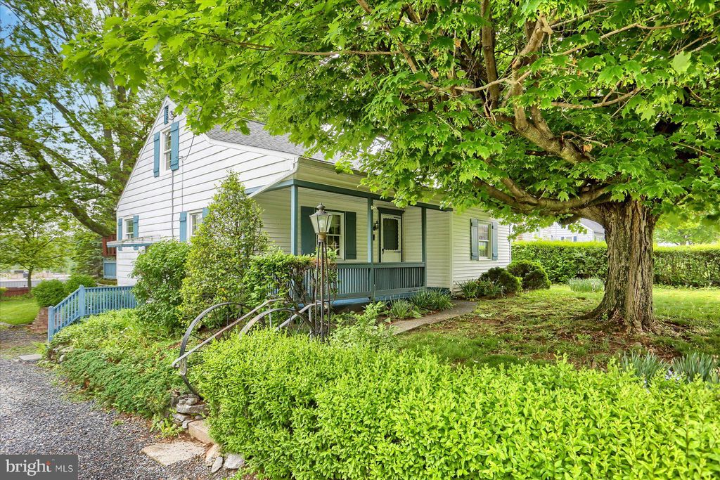Photo of 2580 Sheaffer Road, ELIZABETHTOWN, PA 17022 (MLS # PALA2069388)