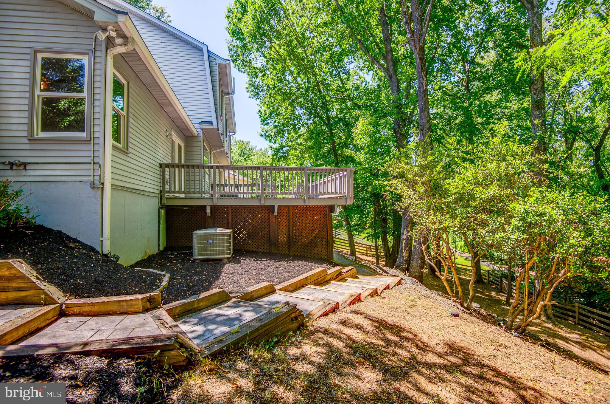 OAKTON GLEN - Residential