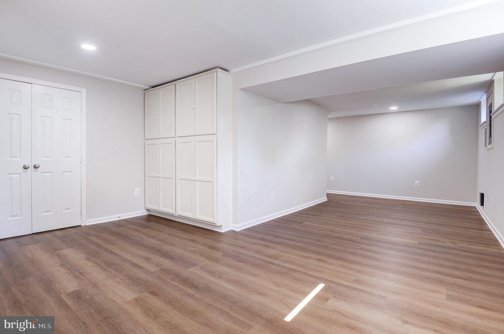 OAKTON GLEN - Residential