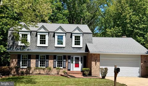 Photo of 2692 Glencroft Road, VIENNA, VA 22181 (MLS # VAFX2310360)