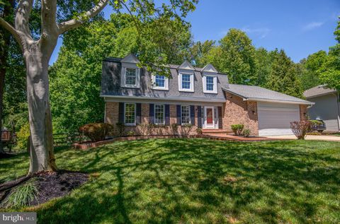 Photo of 2692 Glencroft Road, VIENNA, VA 22181 (MLS # VAFX2310360)