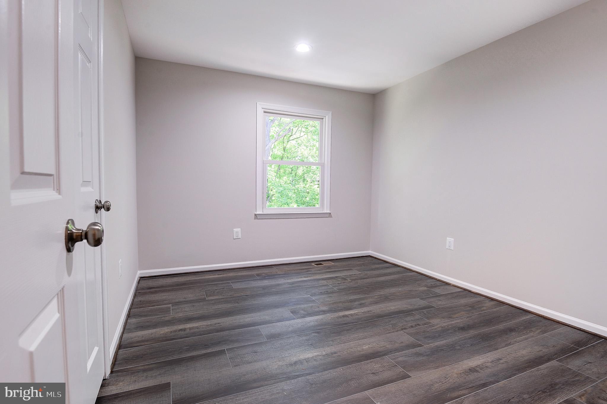 OAKTON GLEN - Residential