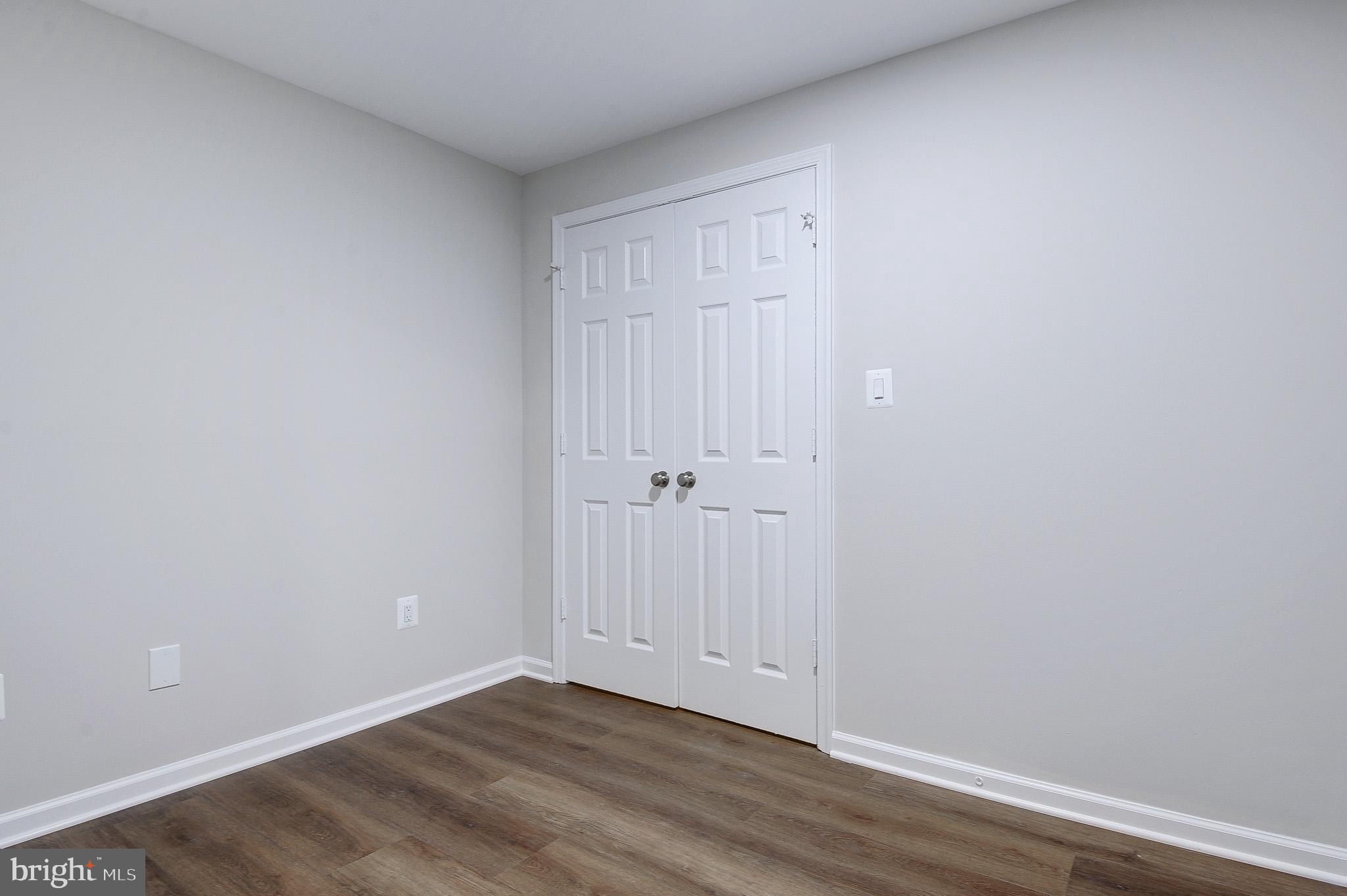 OAKTON GLEN - Residential