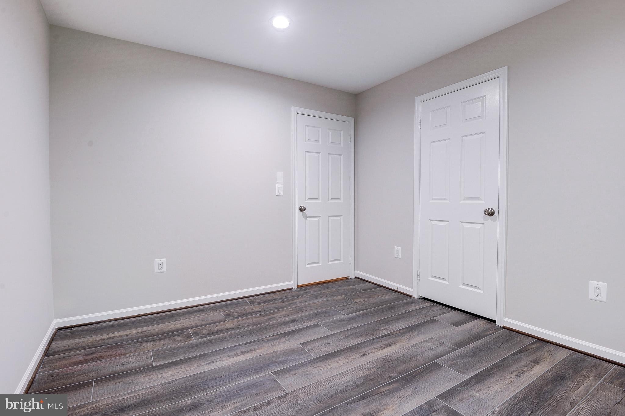 OAKTON GLEN - Residential