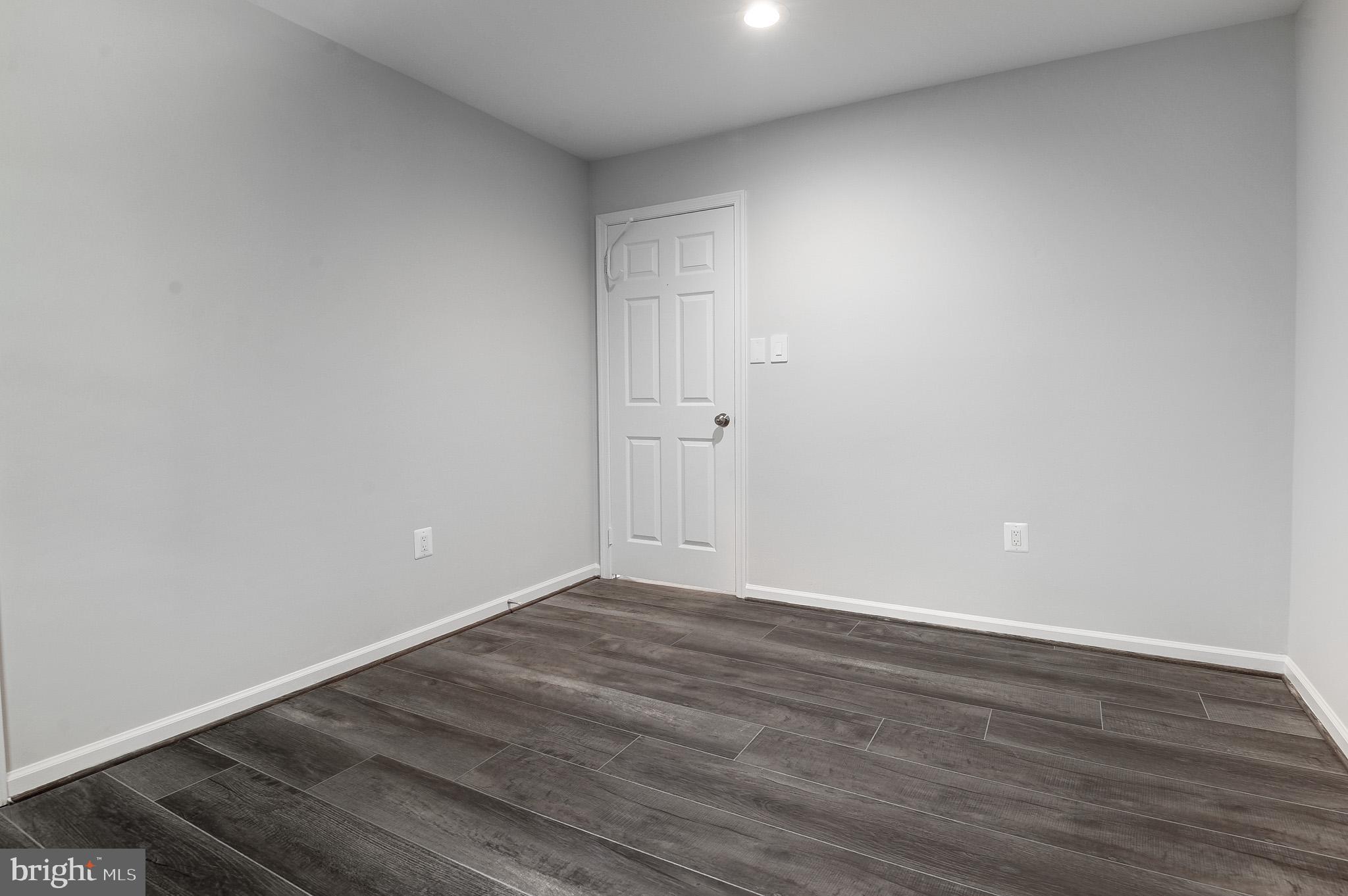 OAKTON GLEN - Residential