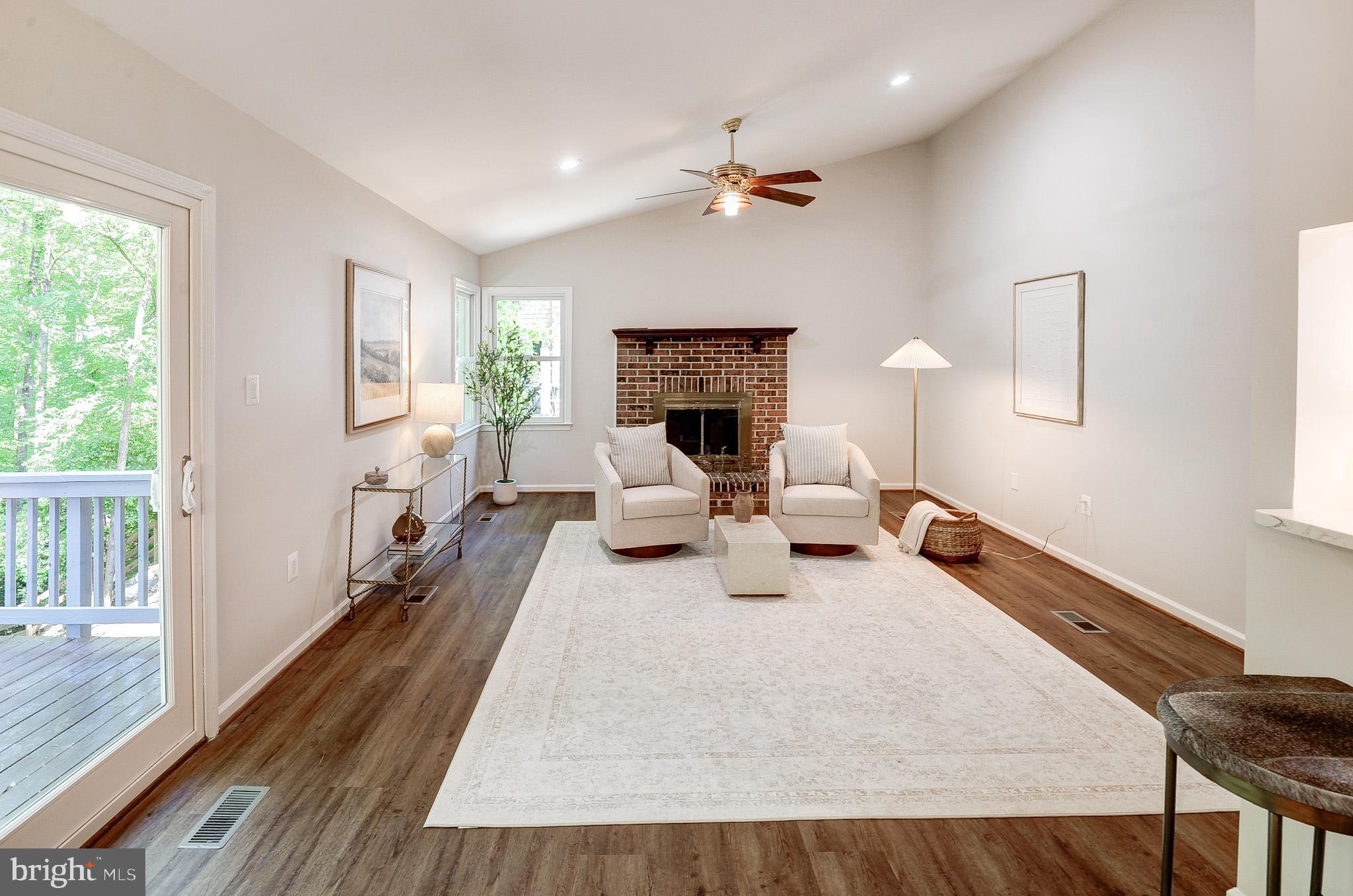OAKTON GLEN - Residential