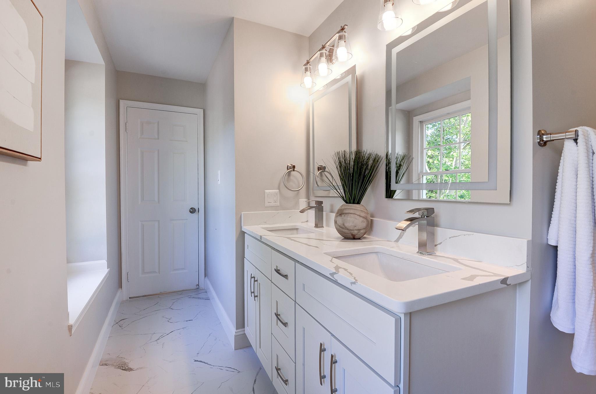 OAKTON GLEN - Residential