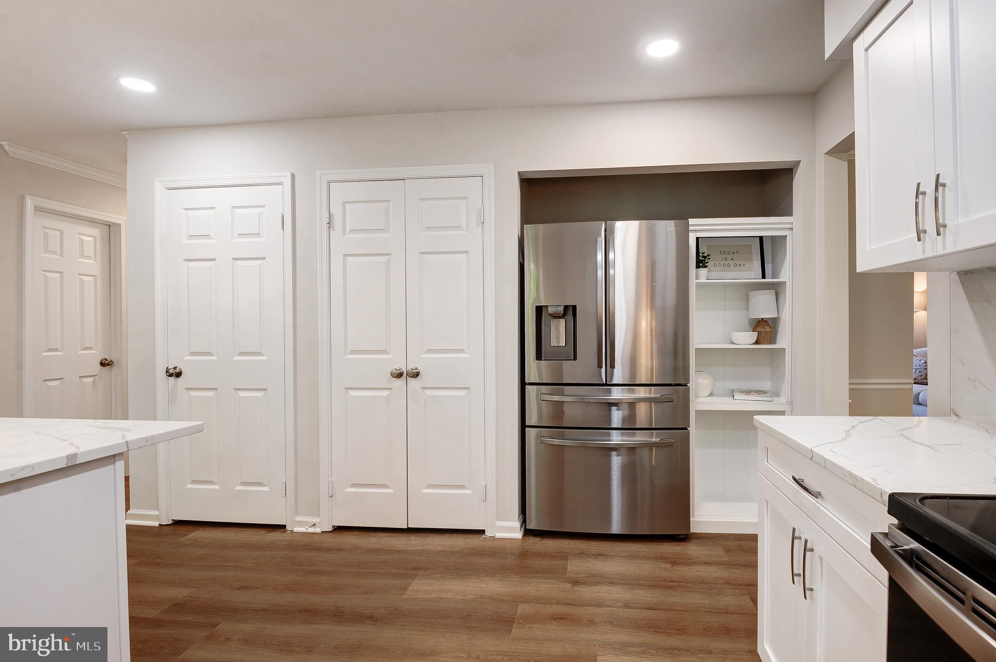 OAKTON GLEN - Residential