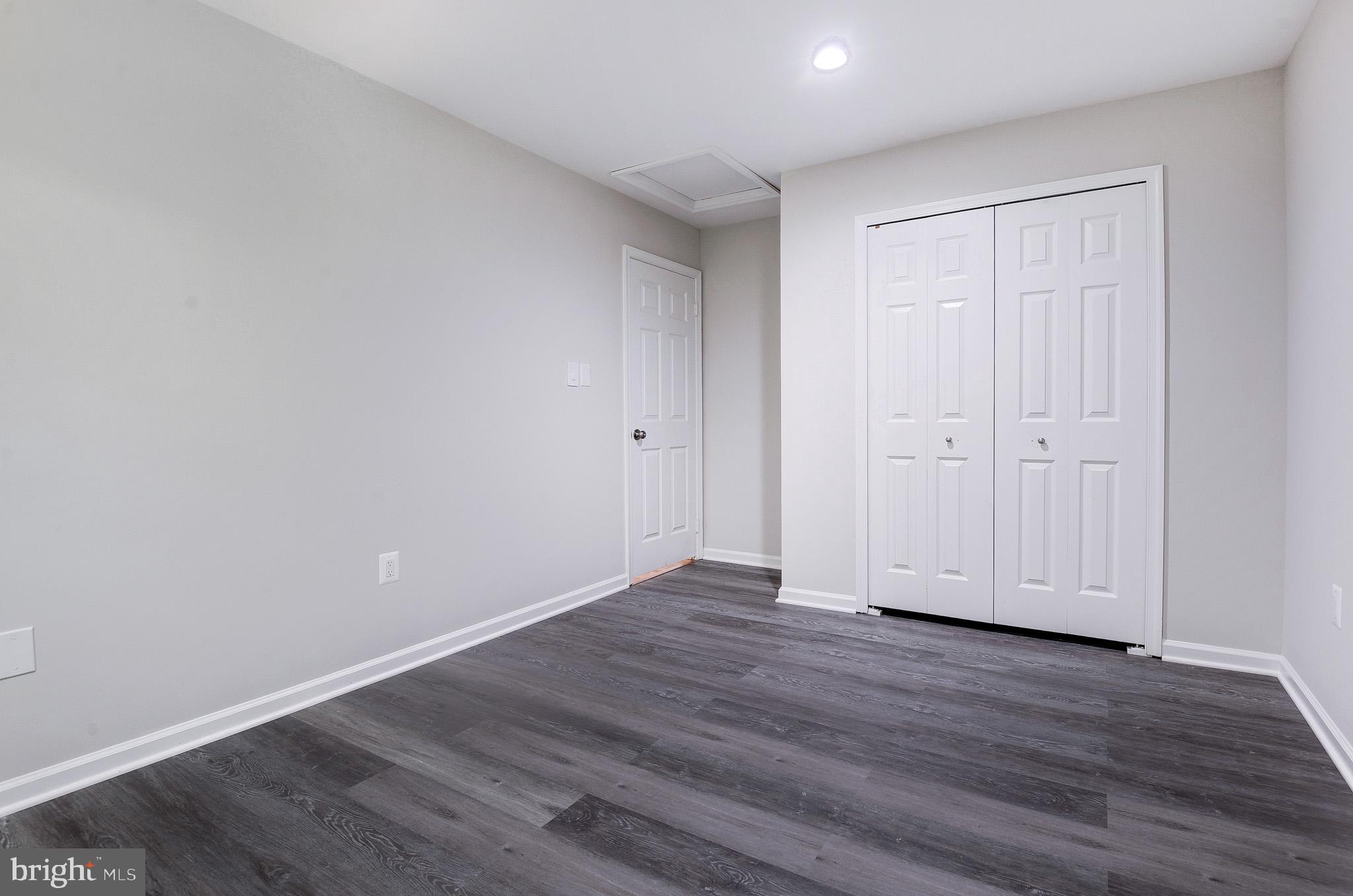 OAKTON GLEN - Residential