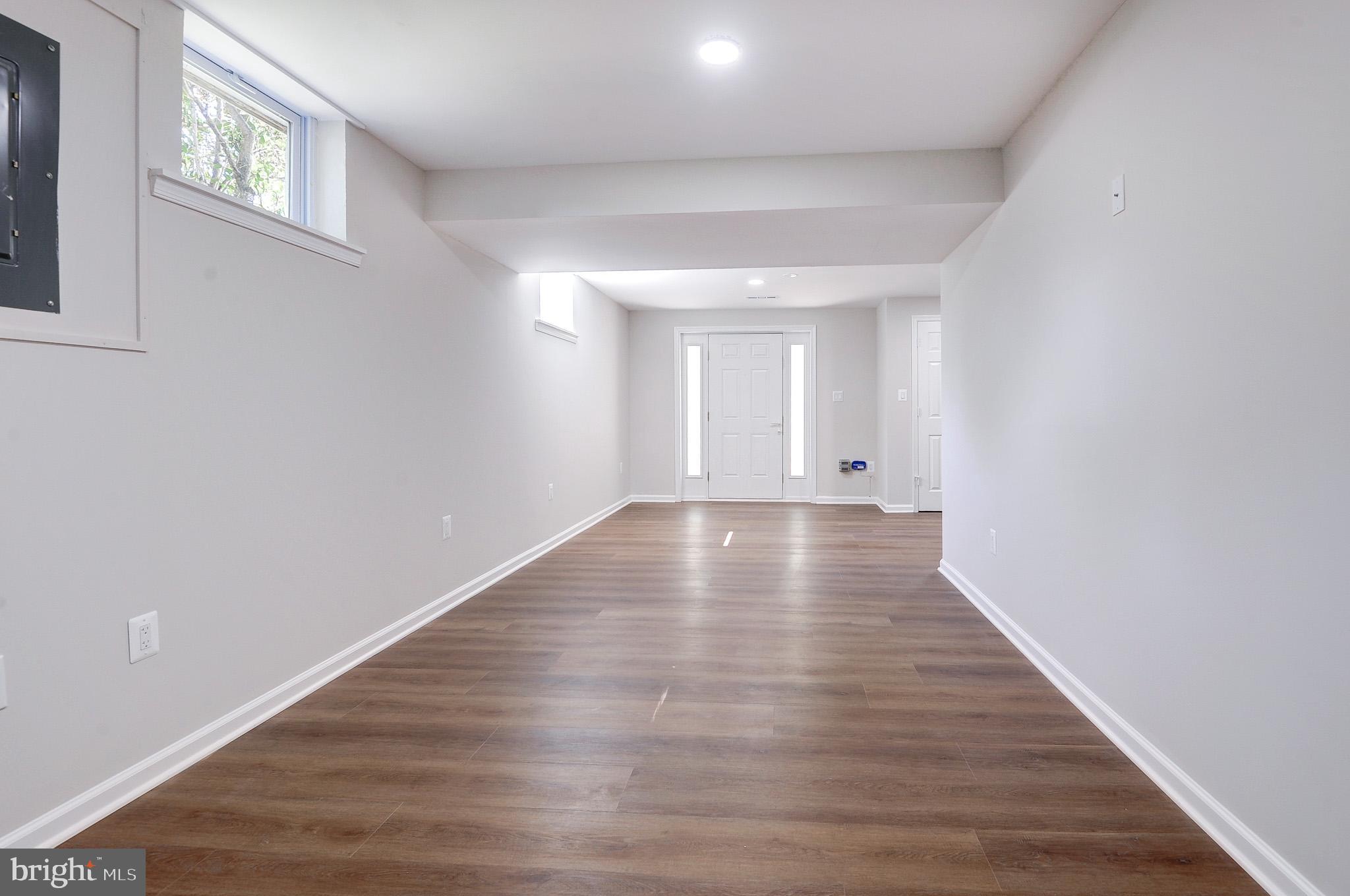 OAKTON GLEN - Residential