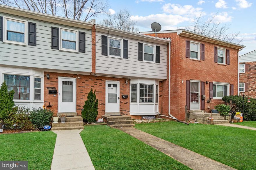 Remodeled Town Home with 3 full bedrooms & 2.5 Baths...all done for you...White contemporary Shaker kitchen with big pantry /New Gray Caledonia countertop /Marble veneer tile backsplash with under cabinets lights / Newer floors (Italian porcelain wood plank in Kitchen & Basement) / Fresh paint / New Kitchen appliances / Updated Bathrooms / Basement Fully finished with full bath, bedroom, and Family room / Walk-out basement / Concrete patio & fenced-in yard. Perfect home to entertain friends & family Conveniently located near shops, restaurants, I-95, 234, Commuter routes, Potomac Mills Mall, Stonebridge Plaza, plenty of parking and much more…truly a Must See!