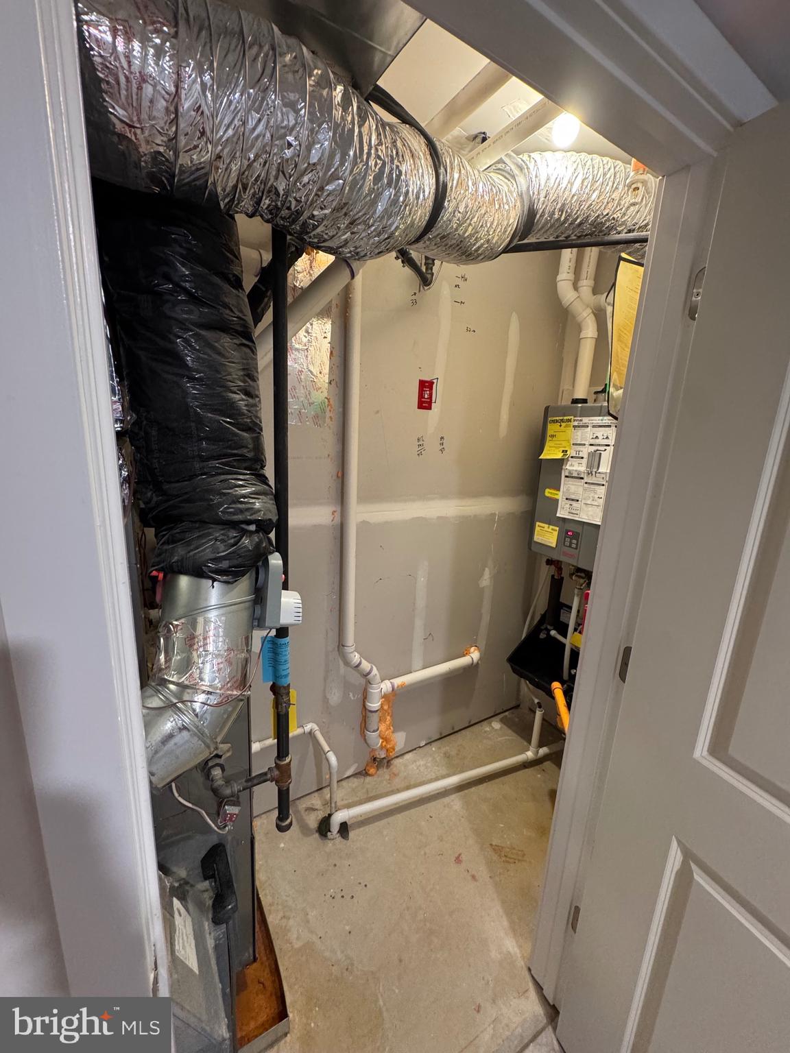 HIGHLAND ESTATES - Residential Lease