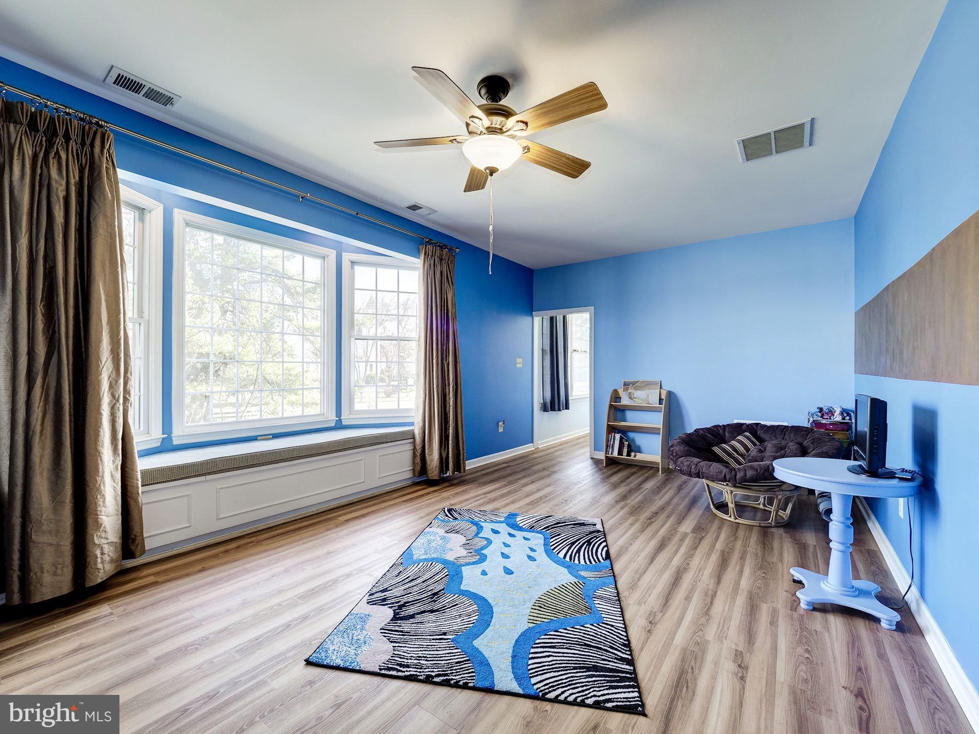 CONGRESSIONAL COUNTRY CLUB ESTATES - Residential