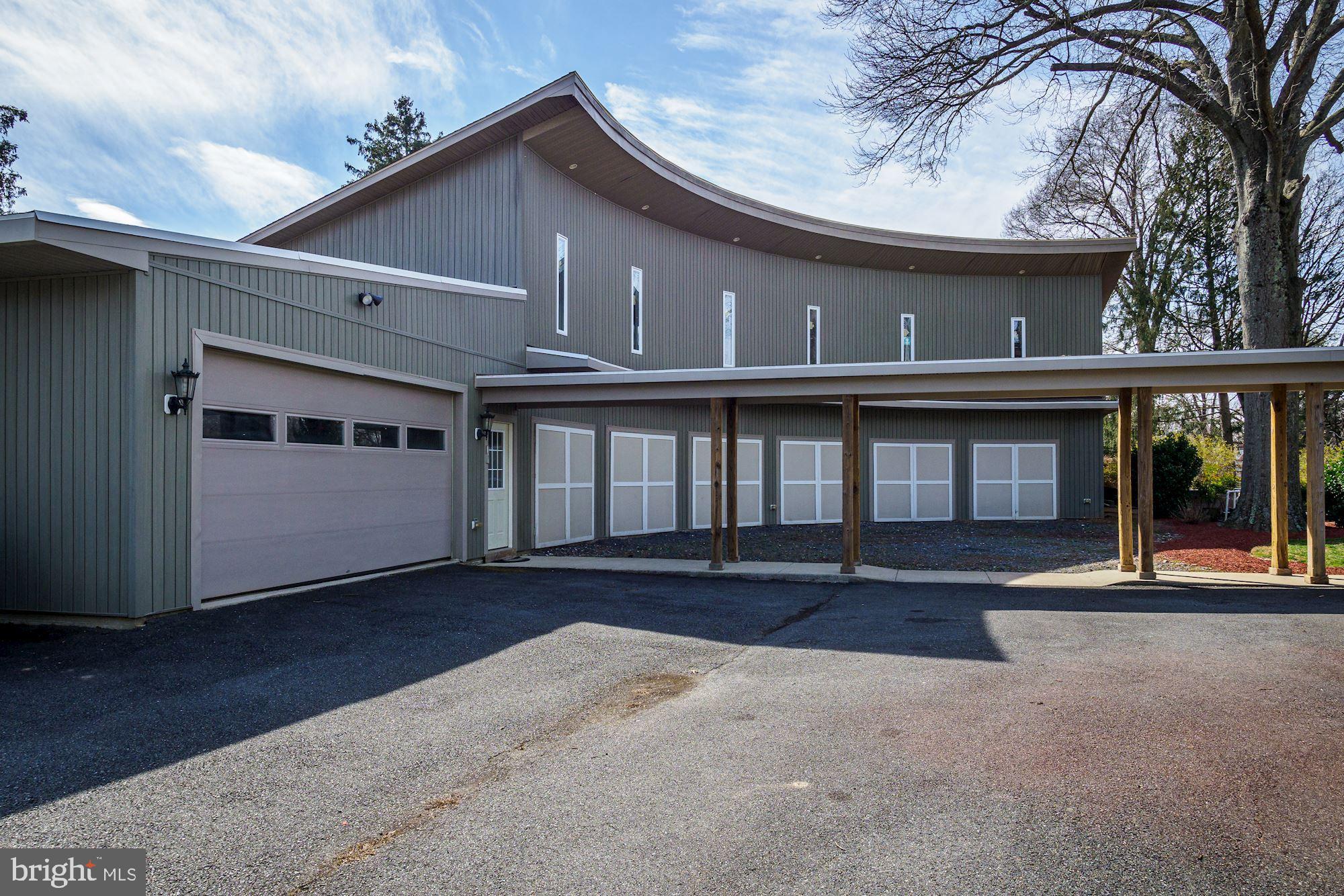 CONGRESSIONAL COUNTRY CLUB ESTATES - Residential