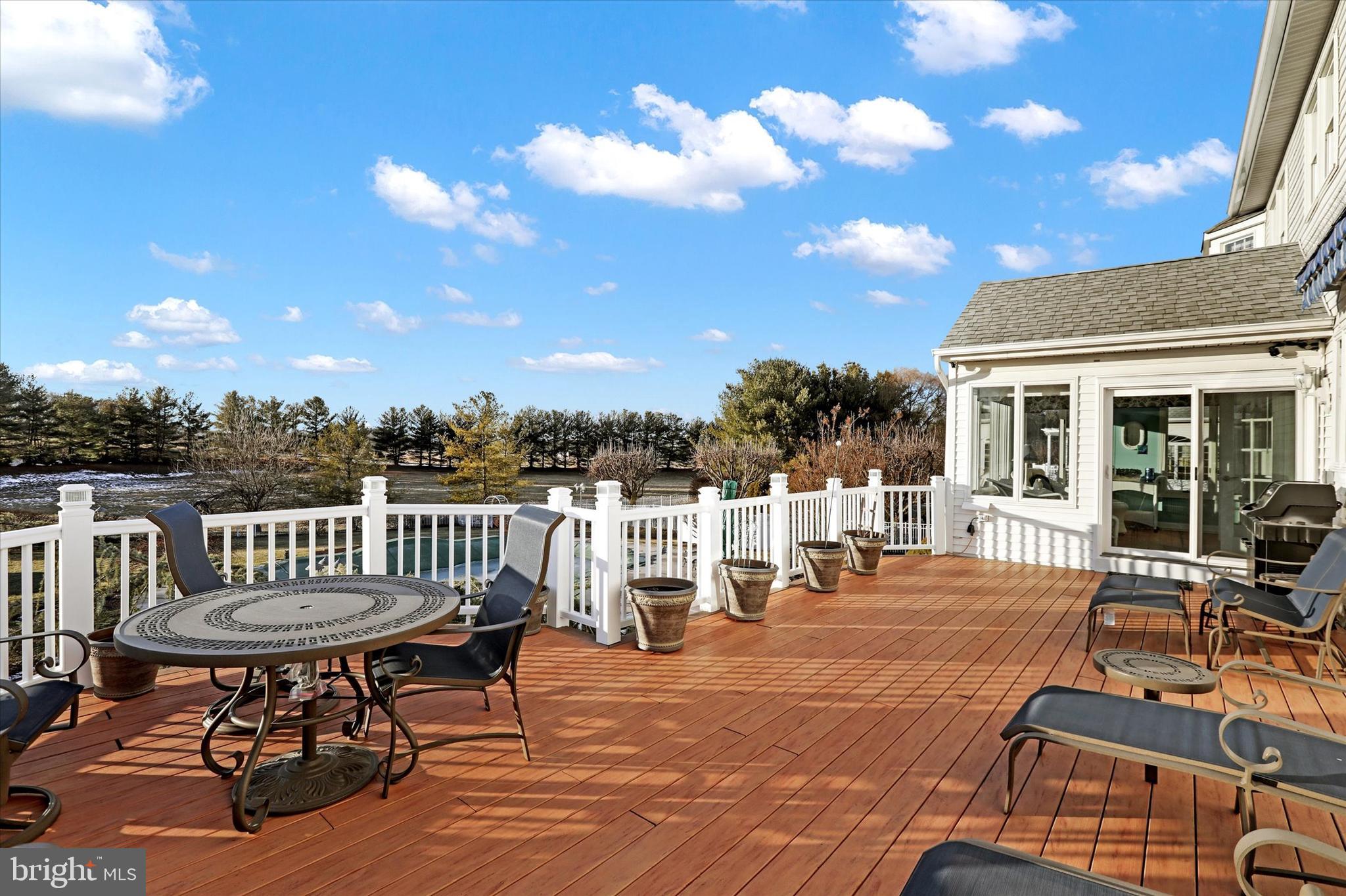 NORTHAMPTON CHASE - Residential