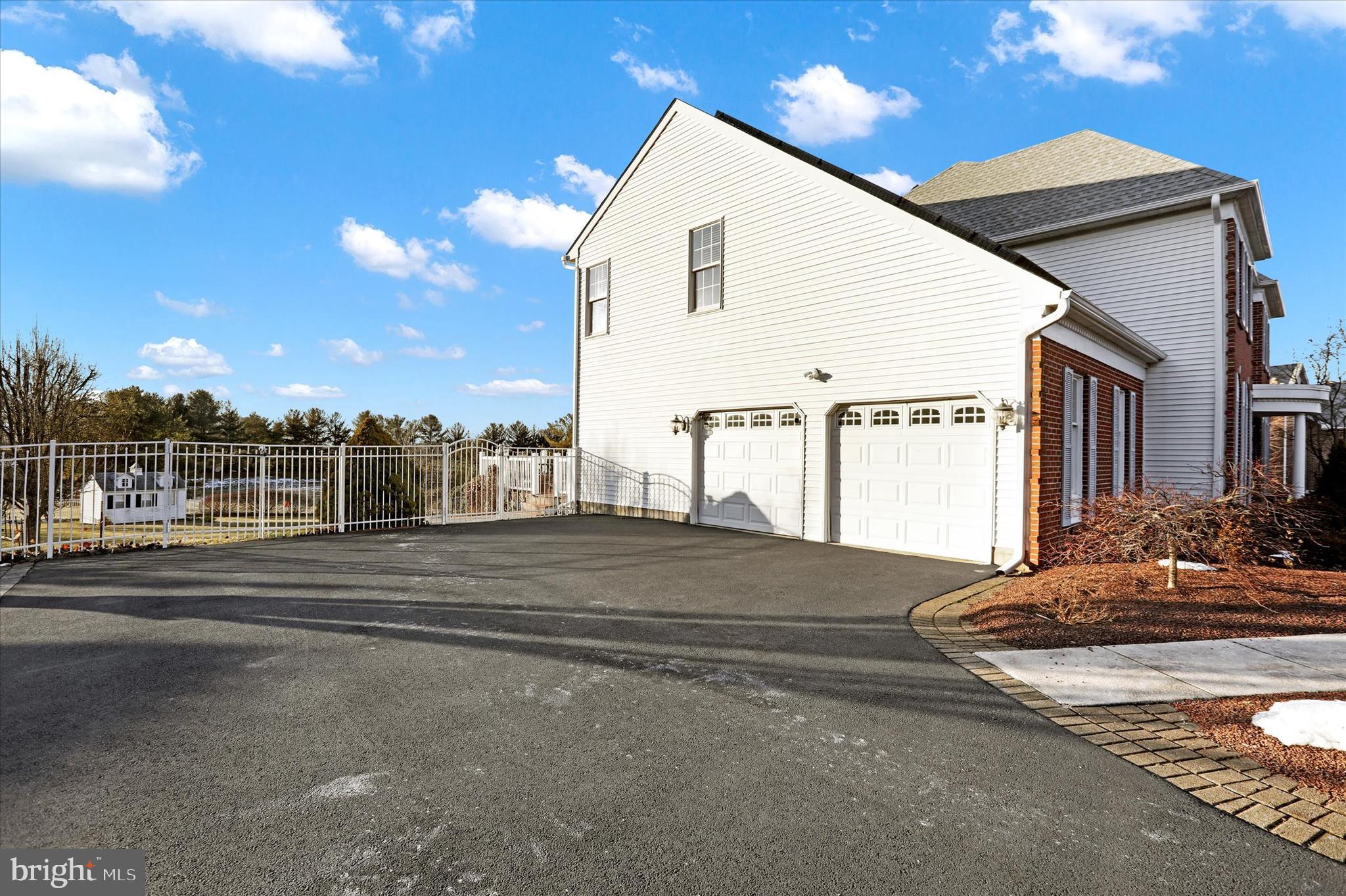 NORTHAMPTON CHASE - Residential