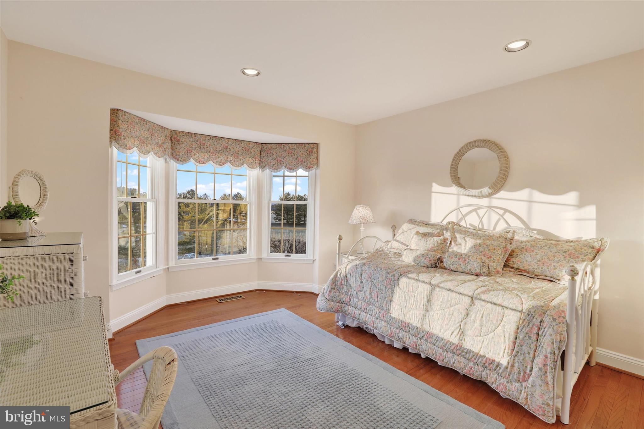 NORTHAMPTON CHASE - Residential