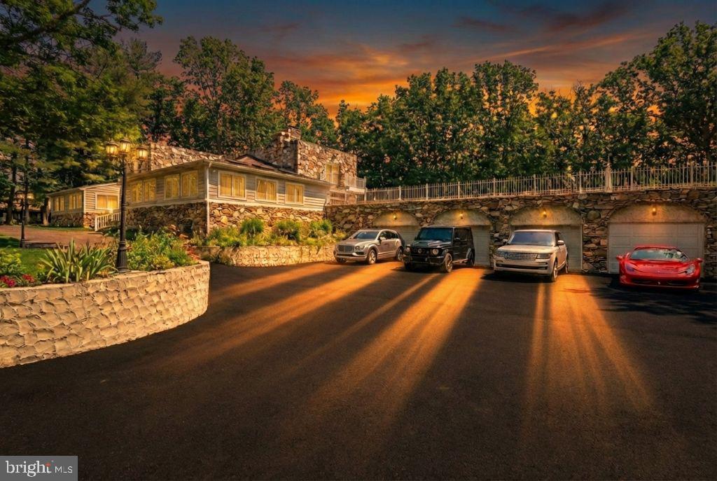 LOCUST GROVE - Residential