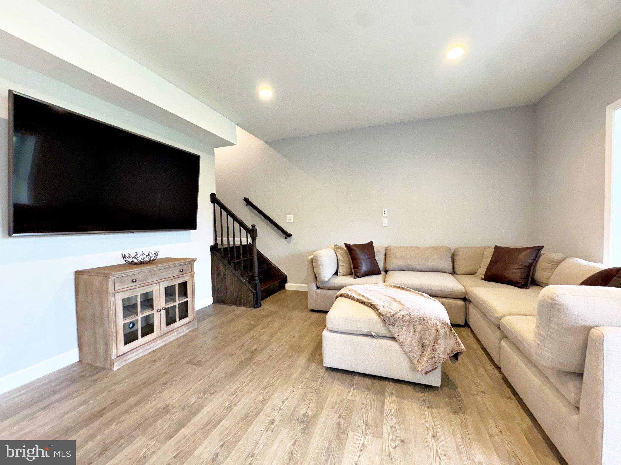 HIDDEN RIVER FARM - Residential