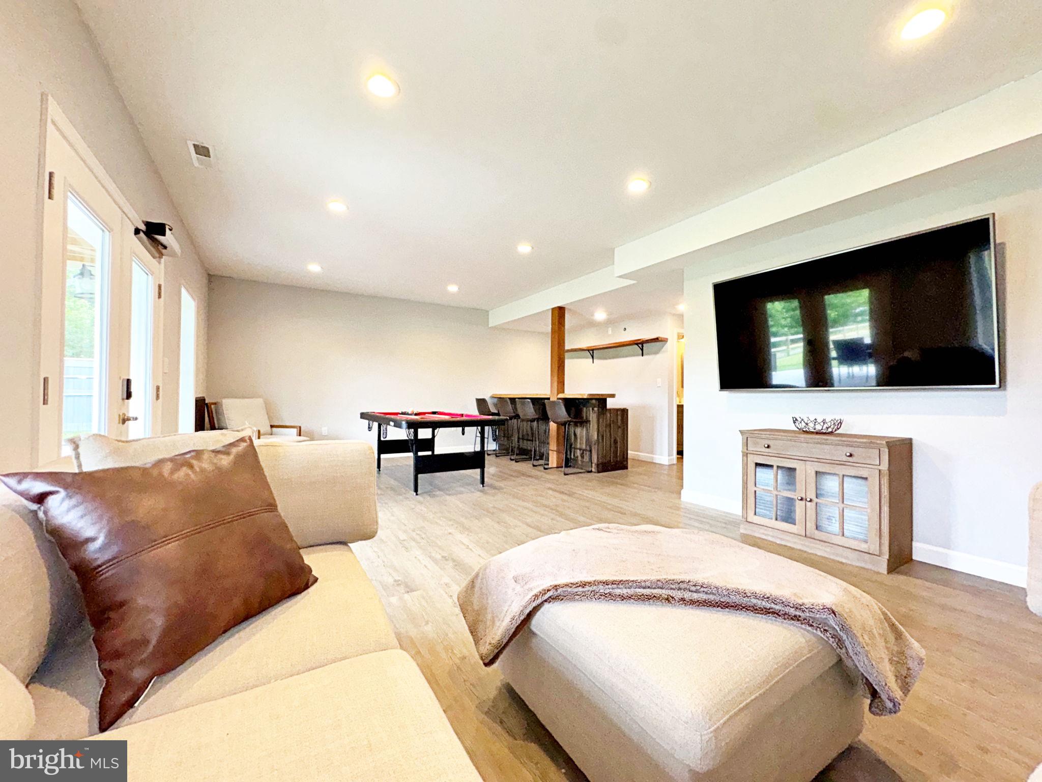 HIDDEN RIVER FARM - Residential