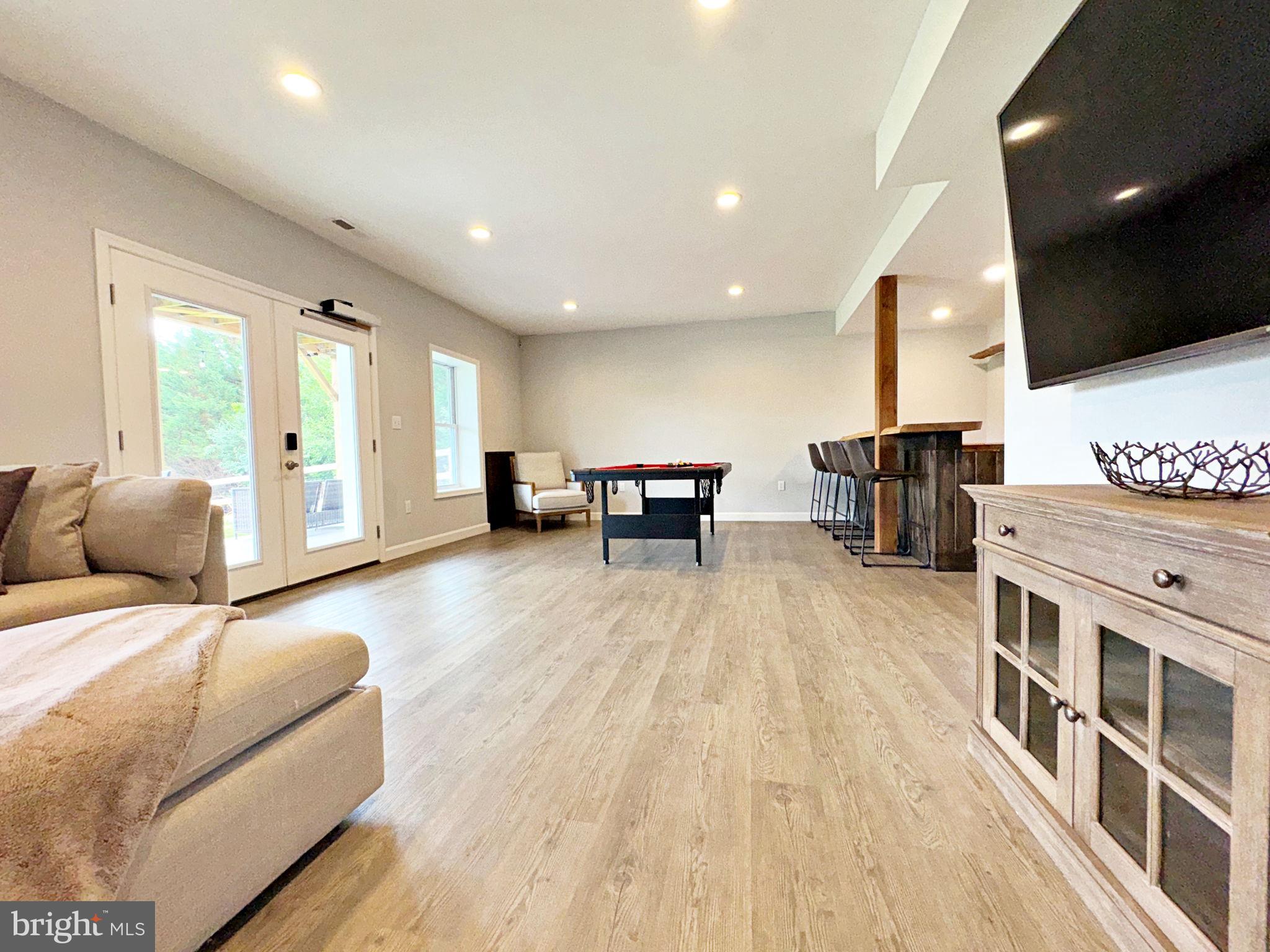 HIDDEN RIVER FARM - Residential