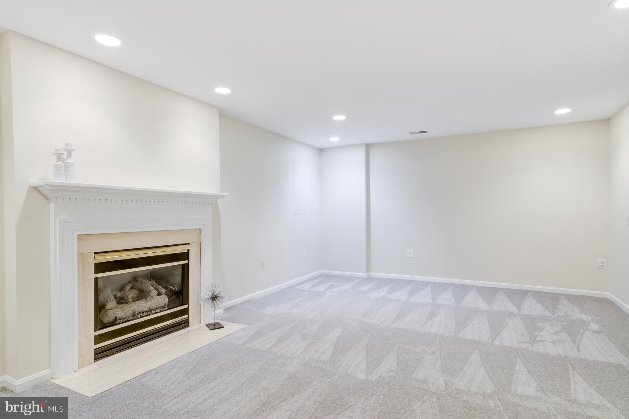 KINGSTOWNE - Residential Lease