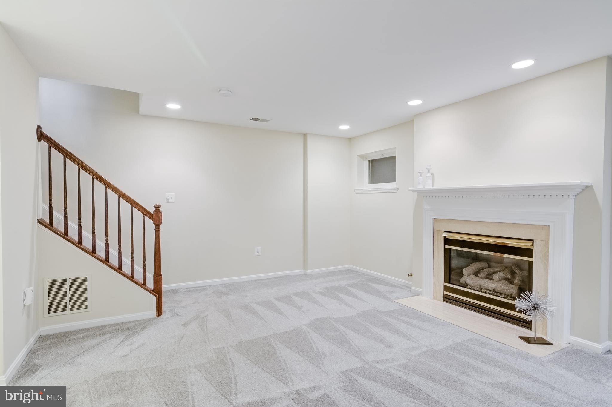 KINGSTOWNE - Residential Lease