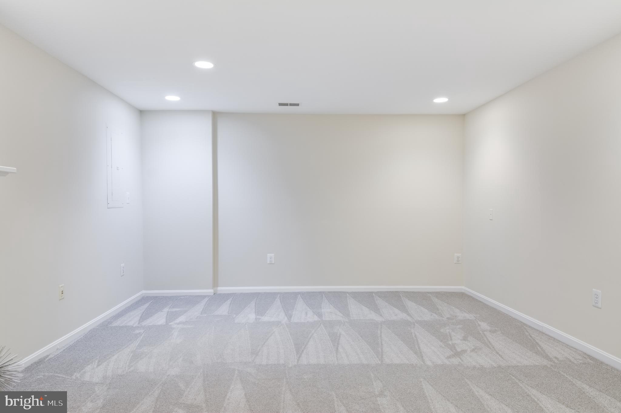 KINGSTOWNE - Residential Lease