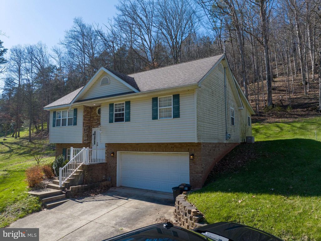 Photo of 107 Josephs Xing Cir, ELEANOR, WV 25070 (MLS # WVPU2000016)