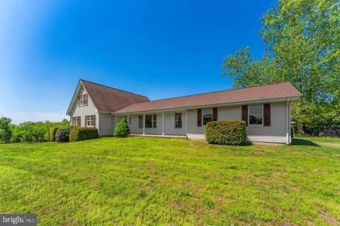 40297 Braddock Road, Aldie, VA MLS: VALO2126106