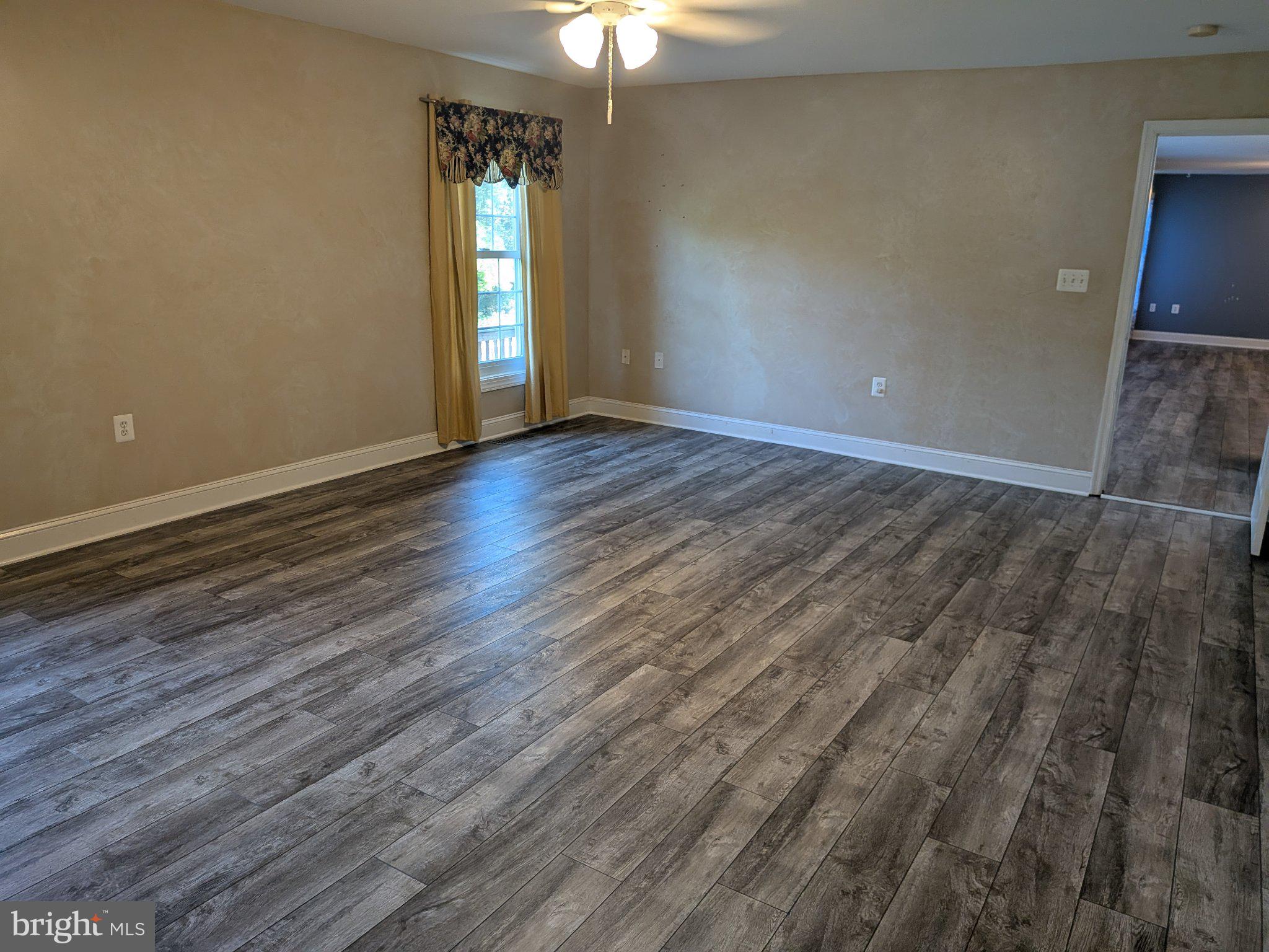 823 WOODCREST LOOP